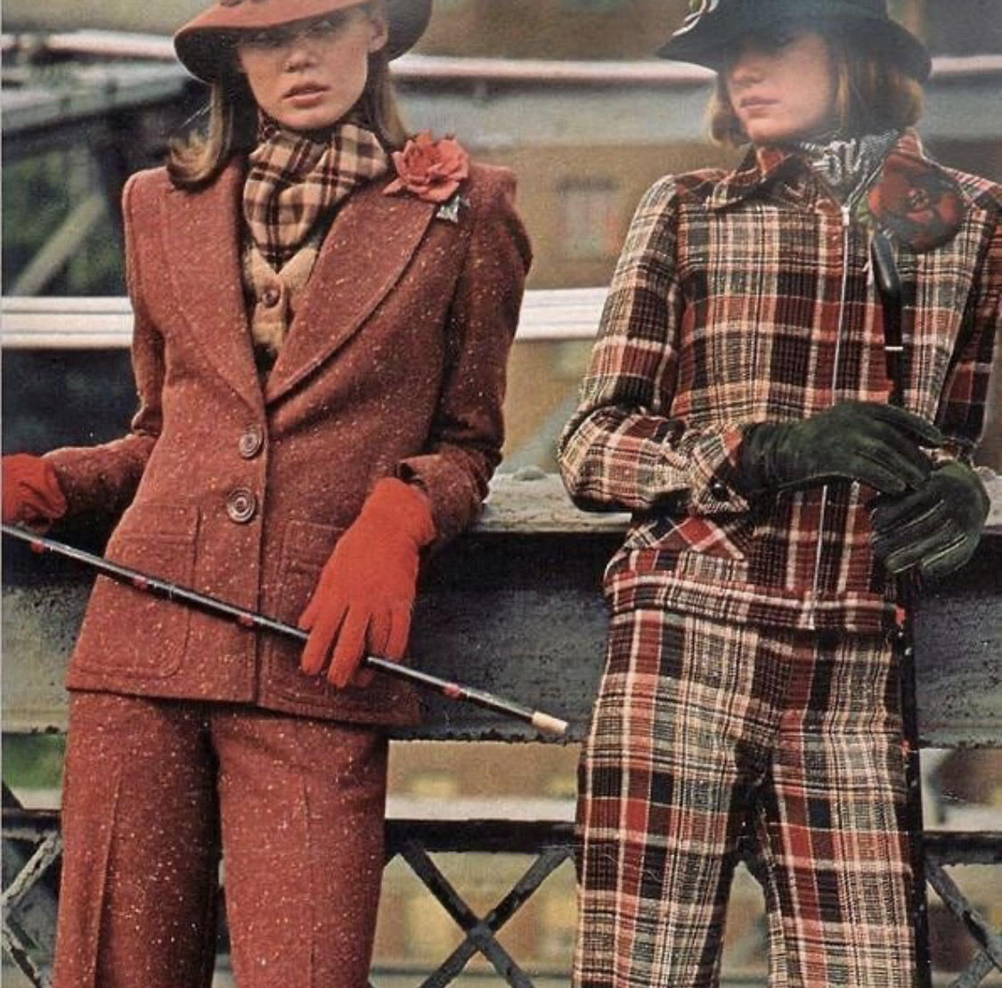 Mod ok. Лорен Хаттон 1970. Клетчатый костюм в стиле 70х. Комбинезон Vogue 1970-е. 1970 Fashion.